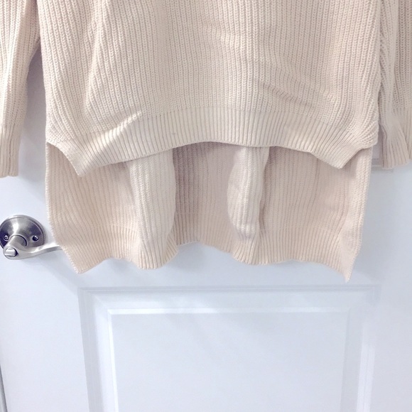 Cozy cream V-neck sweater - Picture 3 of 6